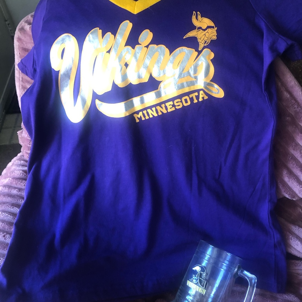 Vikings womens Purple and Gold Shirt and glass beer mug